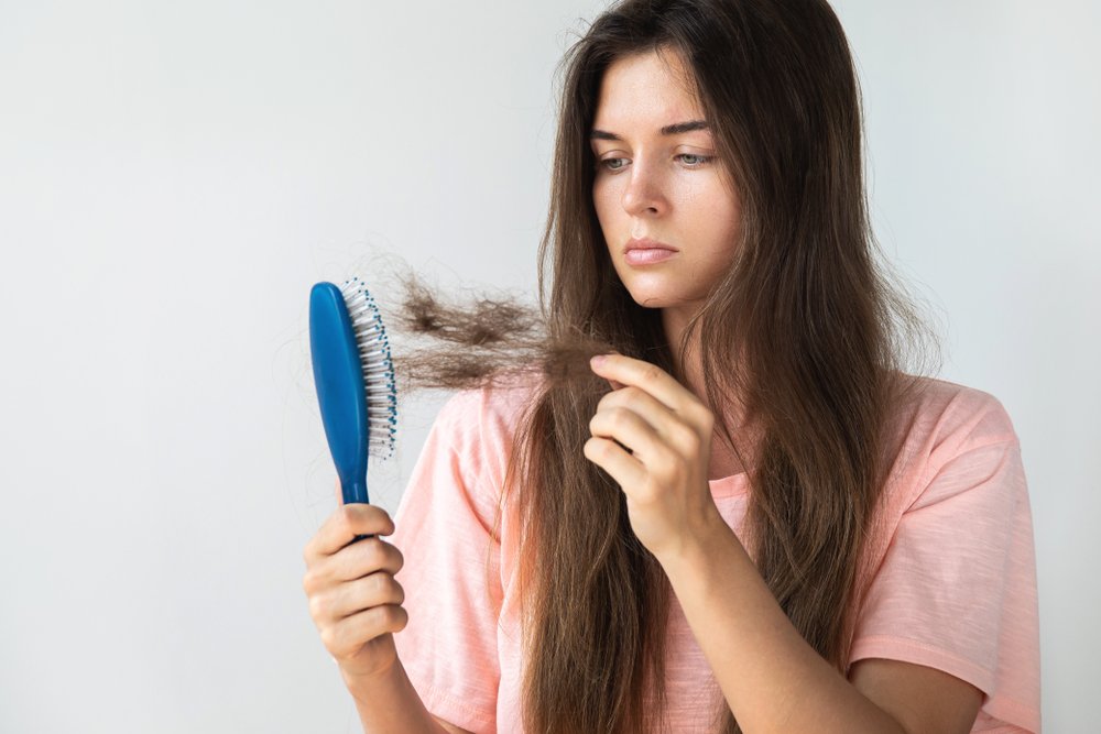 CranleyClinic's tweet photo. Hair loss in women can result from several dermatologic and medical conditions. The first step is finding the cause and diagnosis before recommending the best treatment. We have many treatment options at Cranley Clinic.

#cranleyclinic #dermatology #harleystreet #hairloss https://t.co/FwoqiXtsLy