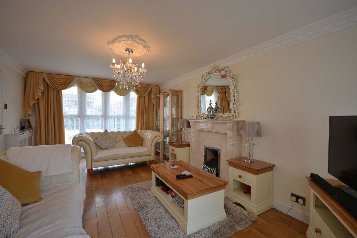 taylorwa1sh's tweet photo. #ForSale 
Any keen #golfers? ⛳️
A great #home with views over Windmill Hill golf course.
Windmill Hill Drive, Bletchley,
Price £465,000
🏡 - Detached 
🛏 - 4 Bedrooms 
🛋 - 3 Reception rooms
🌳 - Large read garden
🚗 - Garage 
📞 call 01908 571555 for more info

 #TaylorWalsh https://t.co/IOrAF11k8p