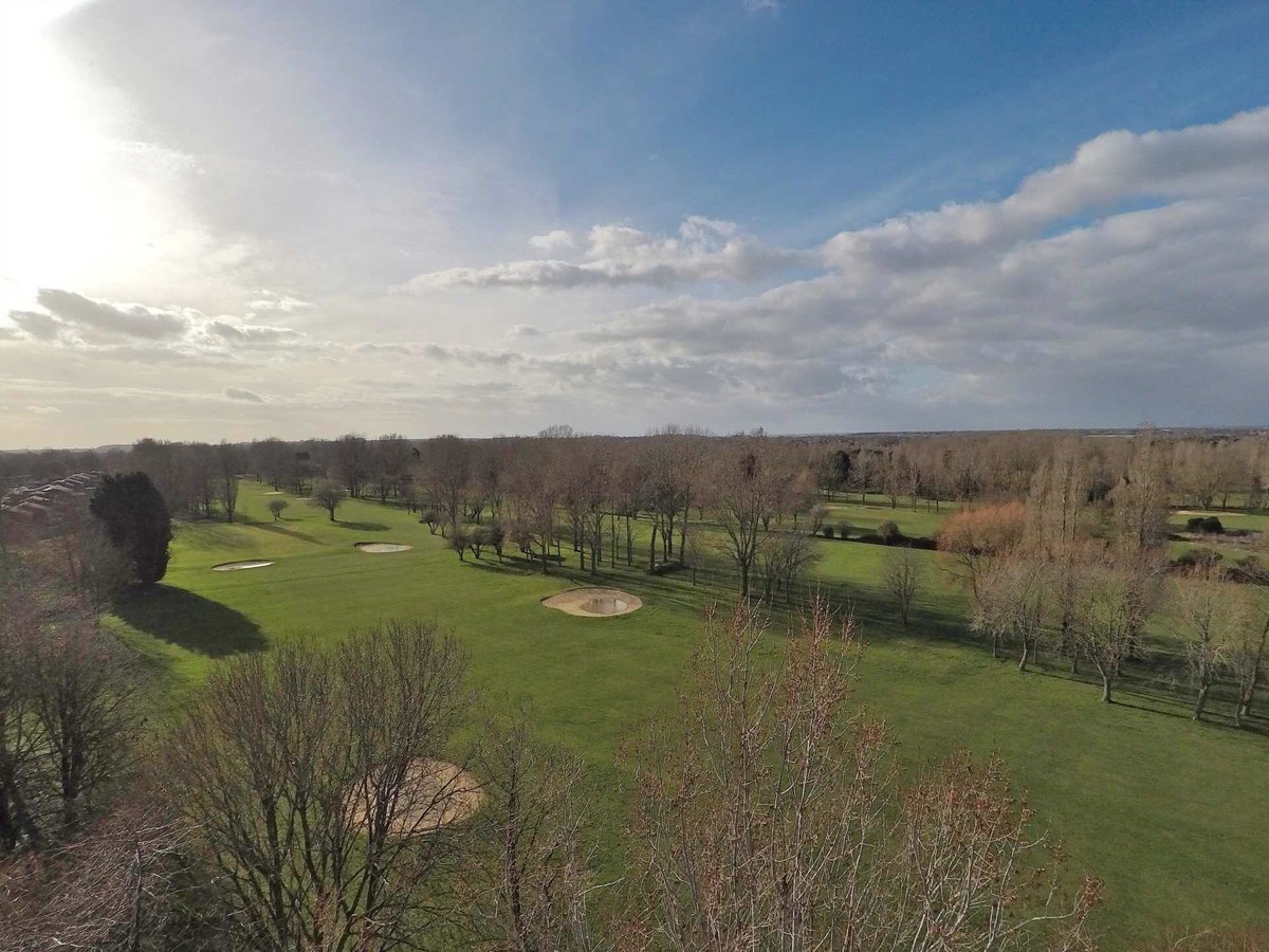 taylorwa1sh's tweet photo. #ForSale 
Any keen #golfers? ⛳️
A great #home with views over Windmill Hill golf course.
Windmill Hill Drive, Bletchley,
Price £465,000
🏡 - Detached 
🛏 - 4 Bedrooms 
🛋 - 3 Reception rooms
🌳 - Large read garden
🚗 - Garage 
📞 call 01908 571555 for more info

 #TaylorWalsh https://t.co/IOrAF11k8p