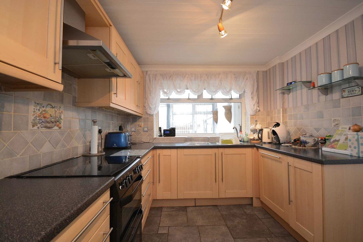 taylorwa1sh's tweet photo. #ForSale 
Any keen #golfers? ⛳️
A great #home with views over Windmill Hill golf course.
Windmill Hill Drive, Bletchley,
Price £465,000
🏡 - Detached 
🛏 - 4 Bedrooms 
🛋 - 3 Reception rooms
🌳 - Large read garden
🚗 - Garage 
📞 call 01908 571555 for more info

 #TaylorWalsh https://t.co/IOrAF11k8p