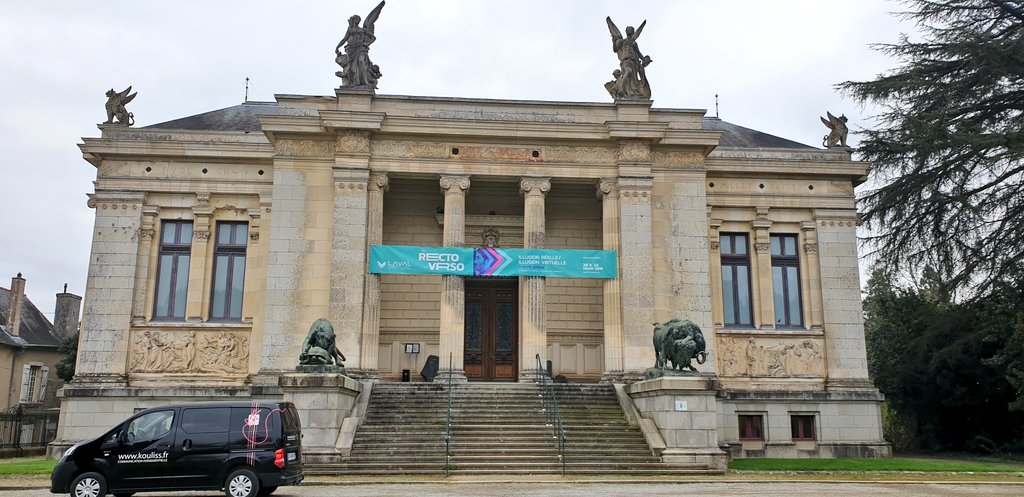 Rouffi's tweet photo. Bien le bonjour @lavalvirtual @Judith_ARTVR, conférencier.e.s, exposants, artistes, professionnel des technologies immersives et autres curieux.e.s.

Présent à Laval jusqu'à dimanche pour cette 21e édition du #LavalVirtual2019 en tant que Creative Technologist @af83 &amp; @SCogLab https://t.co/niSWHZeVFW