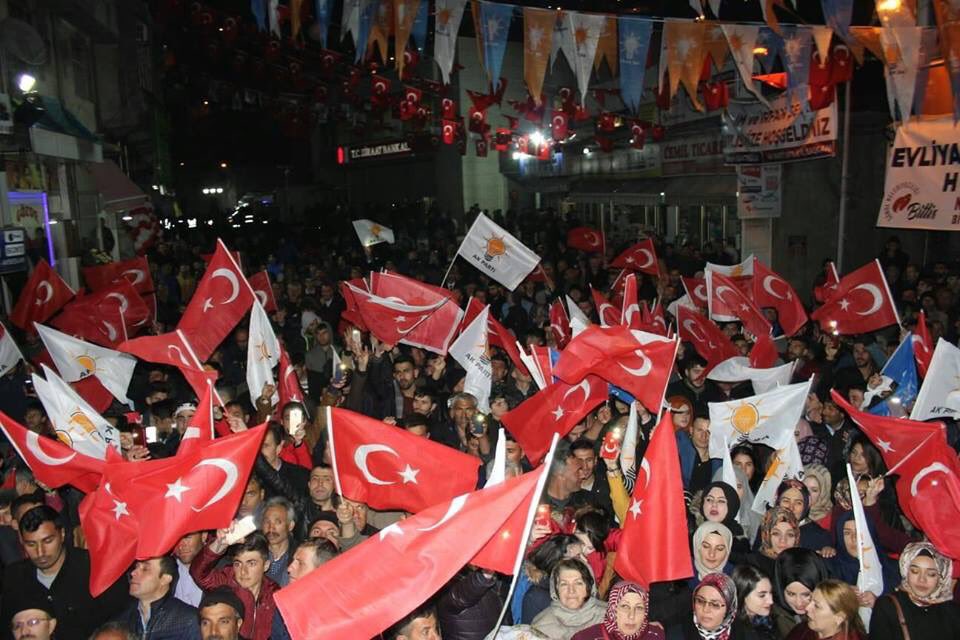 Muhteşemsin BİTLİS
31 Mart'ta, Bitlis’in  anahtarı artık emin ellerde, ehil ellerde olacak İnşallah. SKM'yi miting alanı gibi dolduran bizleri ve İçişleri Bakanımız Sn. <a href="/suleymansoylu/">Süleyman Soylu</a>’Un büyük coşkuyla bağrına basan Bitlis'li hemşehrilerimize çok teşekkür ederiz.<a href="/Ntanglay/">Nesrullah TANĞLAY 🇹🇷</a>