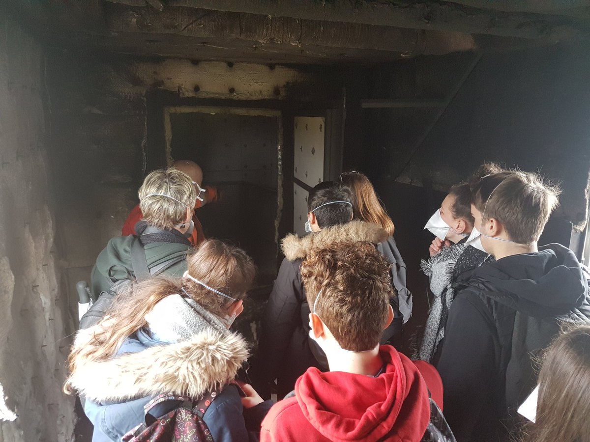 CadetsSecCivCos's tweet photo. Direction le nouveau site du @sdis53 et la plateforme formation #incendie à @saintberthevin pour nos @CadetsSecCivCos. Découverte des caissons de brûlage, explications des formateurs et observation des stagiaires. @acnantes @Prefet53 @clangouet2017 @olivierrichefou https://t.co/eNY2zQeVbK