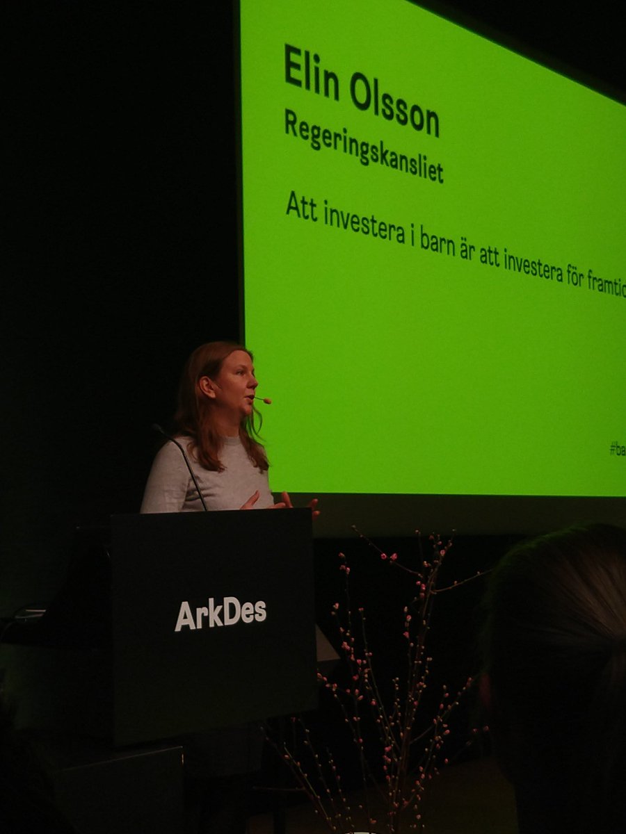 kummelo's tweet photo. Investera i framtiden! Vad är "nödvändig friyta" egentligen?
Elin Olsson pratar på #barniframtidensstader. En konferens av @ArkDesC @Boverket @Folkhalsomynd @MOVIUM_SLU och @vhej på Arwidssonstiftelsen. https://t.co/h2ZpW8shet