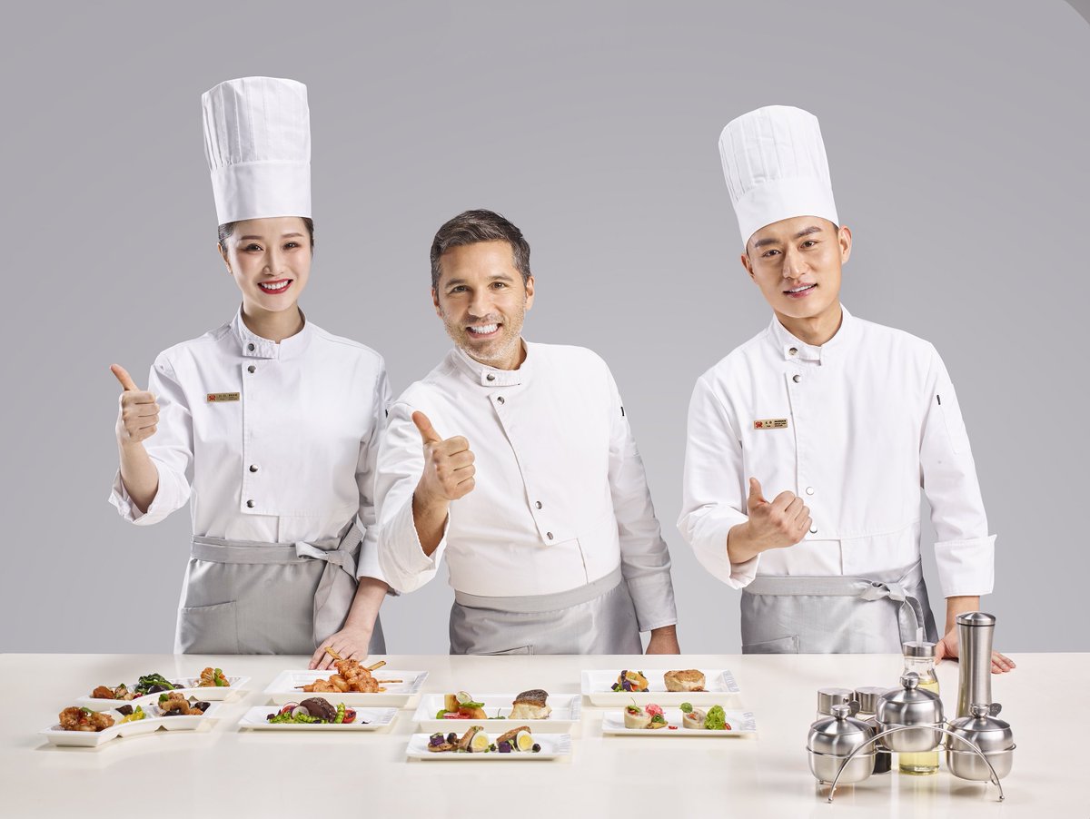 HainanAirlines's tweet photo. What makes you happy? Different people may have different responses but travel and food definitely do. For us, we work on offering you elevated cuisine even above 30,000 feet. Yesterday, our #haichef did another menu workshop in Brussels. #InternationalDayOfHappiness #flyhainan https://t.co/hAqKABpg9l