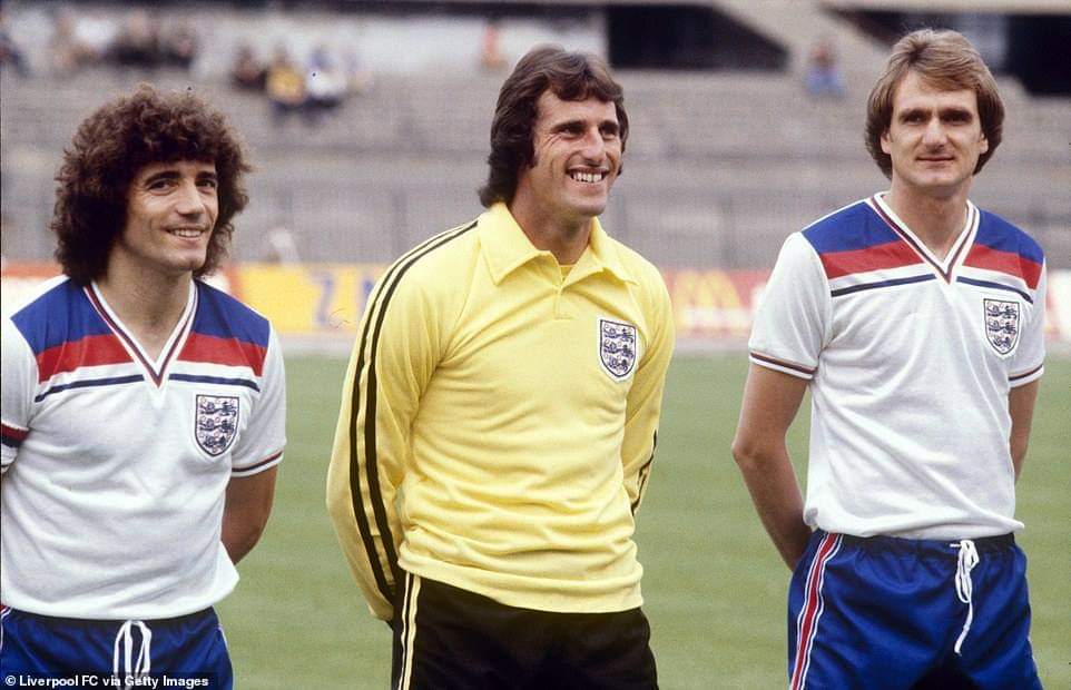 Kevin lines up alongside Ray Clemence and Phil Thompson for a photo call ahead of the 1980 European Championships in Italy. England failed to make it past the second group phase and into the knockout stages despite going through the tournament unbeaten. #ENG #LFC