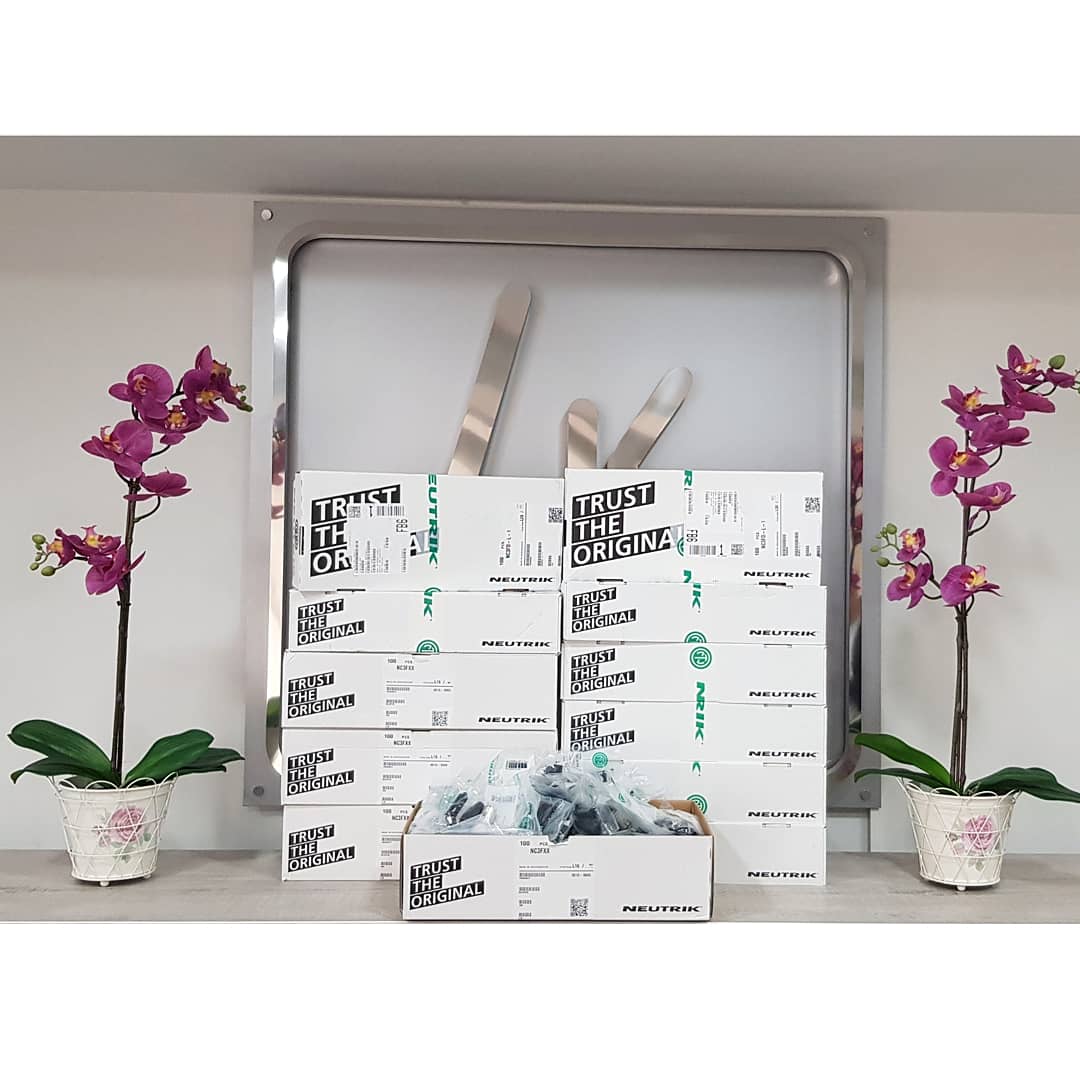 4kPromedya's tweet photo. 💫 #neutrik bnc ve konnektorler stoklarimizda 🎉🎈
#4kpromedya @NeutrikOfficial
@NeutrikUSA #connector #xlr #bnc #3pin #5pin #blp9 #bfg7 #buu11 #sase #audio #video #kablo #cable #broadcast #media #kurulum #cables #television #obvan #reji #radio #project #in #office #stock https://t.co/T3D6bhmu74