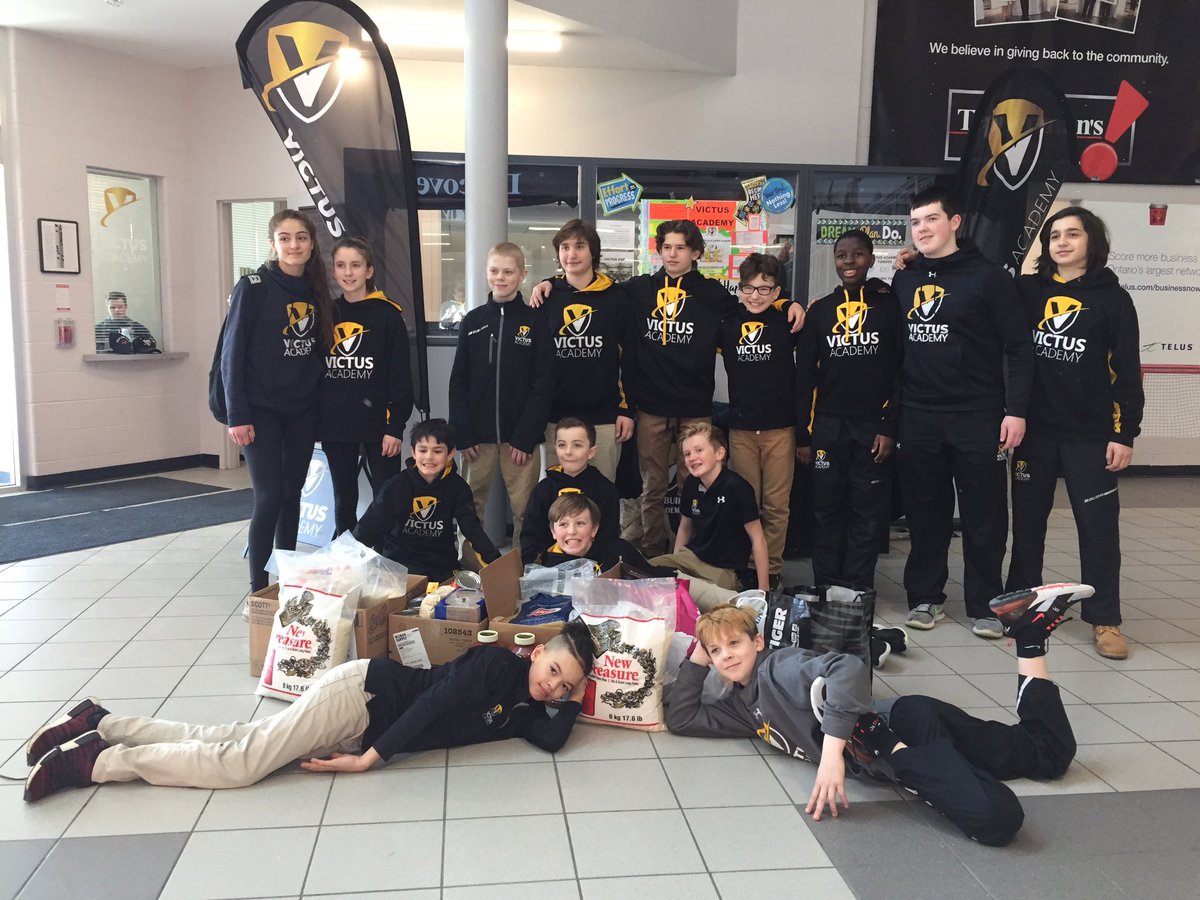 VictusAcademy's tweet photo. Victus student-athletes raised 280lbs of food for the @FoodBankWatReg! This is our 3rd major donation of the year, in addition to @ToastyToes_WR and @TerryFoxCanada! Great job! #InTheCommunity #Donations #FoodDrive @KWAwesome https://t.co/mfhd9vuoVN