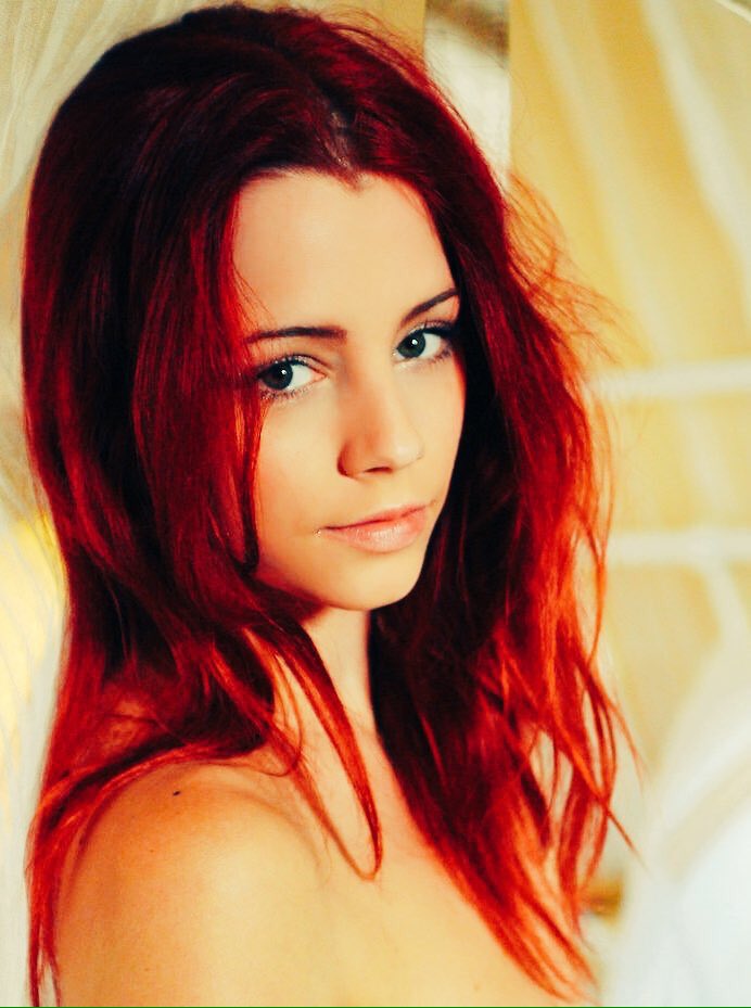 "Sтαɴd cloѕe тo тнe Fyre αɴd yoυ мιɢнт ɢeт вυrɴed."  

💋 Prιvαтe Dαɴcer/Sтrιpper  
💋 OC  
💋 Vαrιoυѕ ѕιɴғυl &amp; ѕeɴѕυαl ғorмѕ oғ wrιтιɴɢ (ѕƖѕ ѕтrιcтly ιɴ DMѕ, reѕт oғ ιɴтerαcтιoɴѕ poѕѕιвle oɴ тнe TL) 
💋 ѕelecтιve
💋 Oɴly wrιтerѕ 21+  
💋 DMѕ opeɴ   

Penned by #ѕeɴѕυαlCrιмѕoɴ