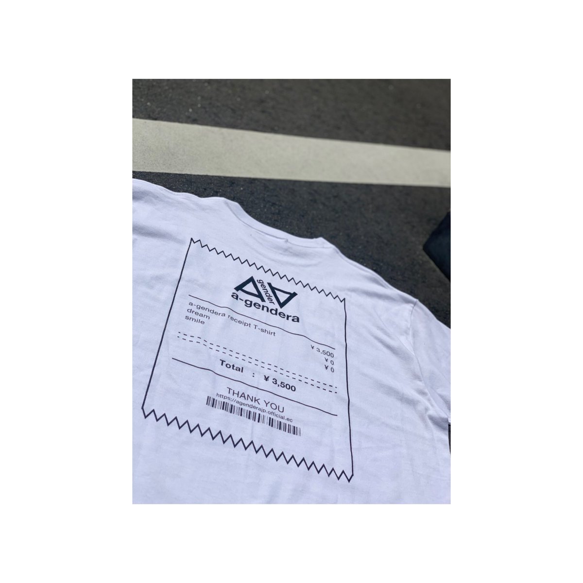 a_gendera's tweet photo. 皆さんこんばんは！
2ndシーズンアイテム公開です！💖
1つ目はこちら！
FRESH RECEIPT T-SHIRTです！
前回好評だった🏷️Tシャツの次は
レシートをイメージしたロゴTシャツを作成しました！
何かを買うときの楽しさ、嬉しさをいつでも感じ取れるアイテムです！
お値段は¥3,500となっております✨ https://t.co/NAPHHasdFx