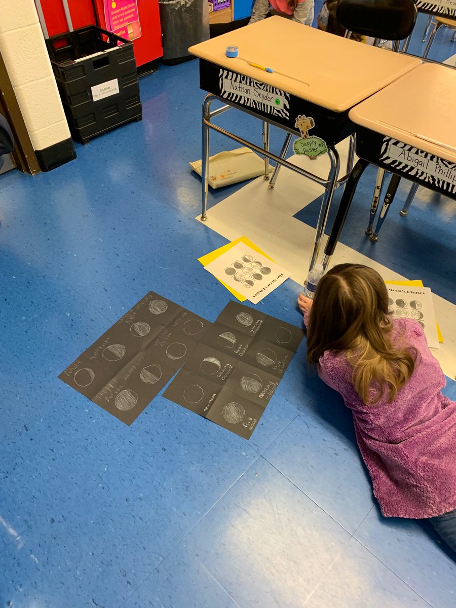Integrating art and science. Moon phases chalk drawings! <a href="/FawnArea/">Fawn Area Elementary</a>