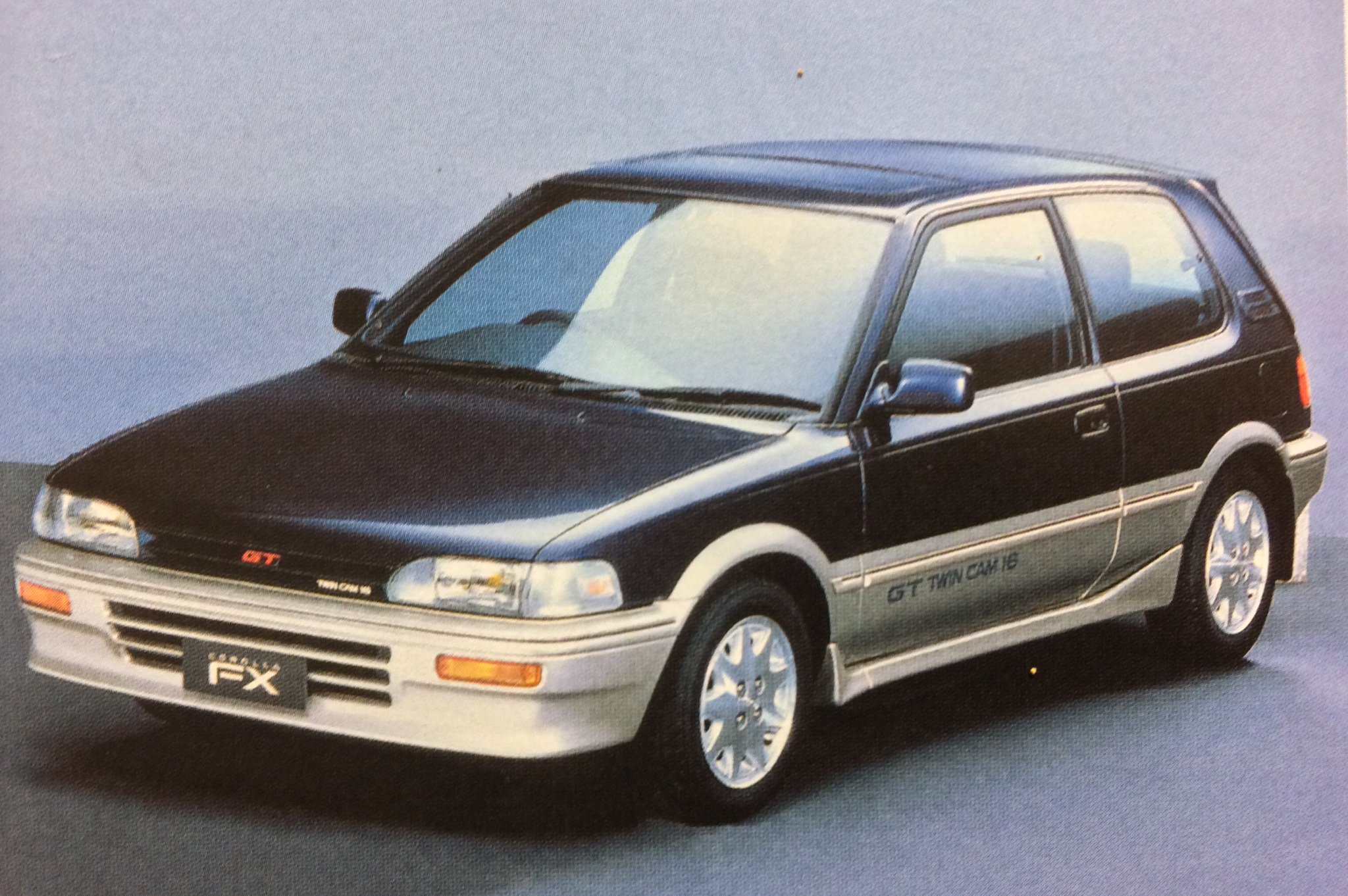 山田 太郎 Ae92 トヨタ カローラfx 現在のカローラスポーツのルーツ Ae Ae92と続くfx Gtはトヨタがスポーツグレードの主力として開発したクルマ このae92型も同エンジンで比較するとレビン トレノより50kgも軽量でコンパクトに作
