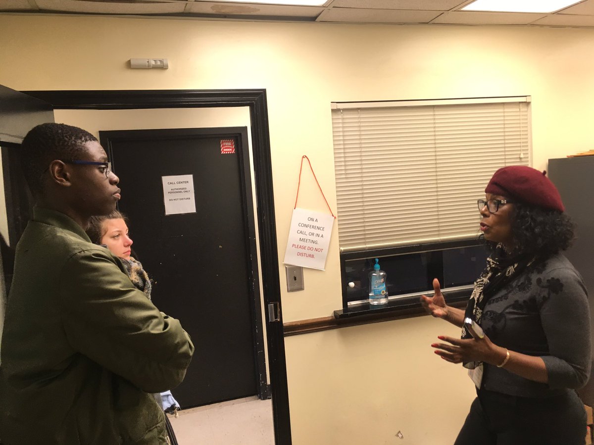 Our exchange students from Toulouse, France getting a crash course on APS Transportation w/ <a href="/APS_PMO/">APS PMO</a> Senior Program Manager <a href="/ShelethaCB/">Sheletha Y. Champion</a>.