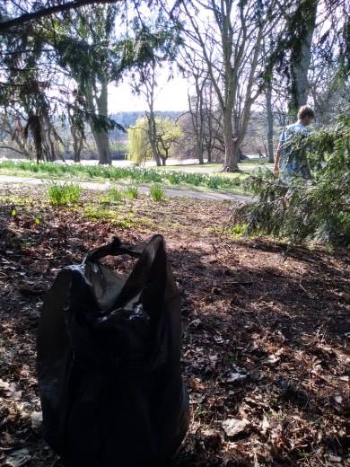 Nice sunny day for picking up litter! 

#TrashTag #Kirkstall #CleanUp