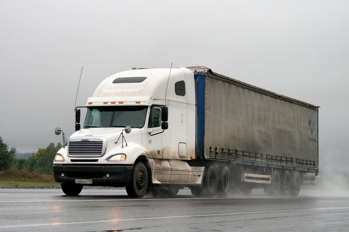 Planet_Freight's tweet photo. Use these driving tips for #Spring to help deal with construction, rain and more: https://t.co/4jQlKRYUAe #Truckers https://t.co/goaHBBSMjZ