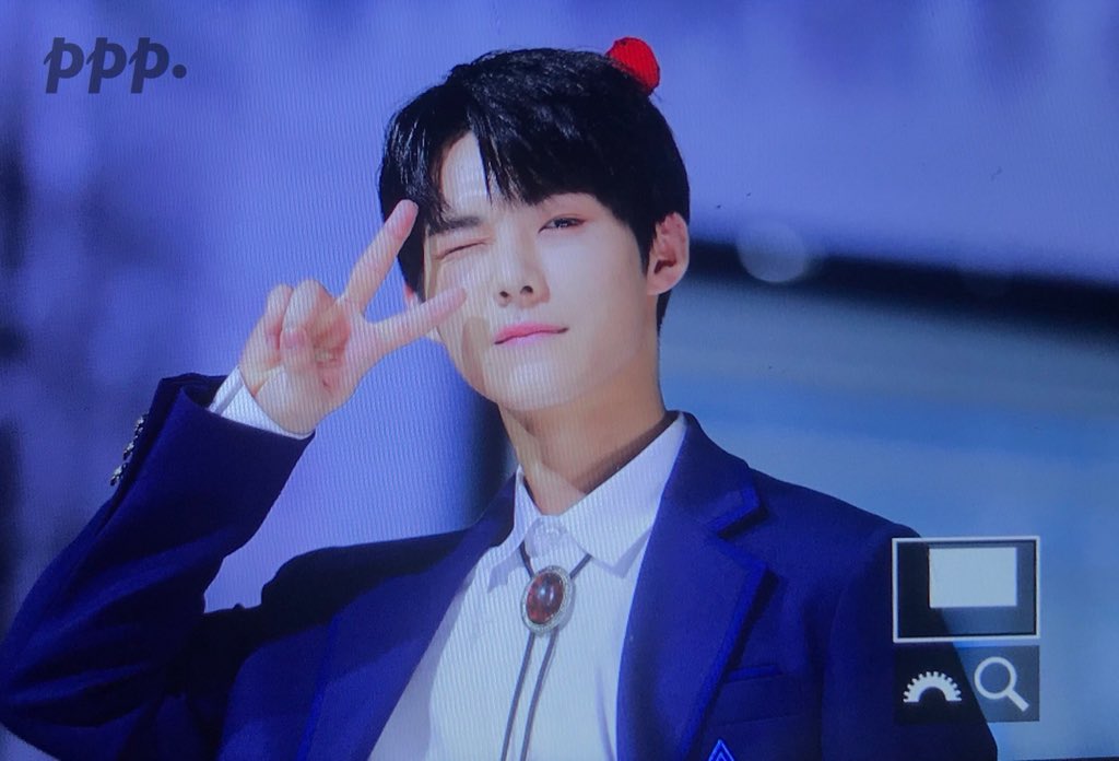 realllllyingtha's tweet photo. พยุงหน่อยค่ะ // ล้ม~😭
#LEEMIDAM #PRODUCE_X_101 #PRODUCEX101 https://t.co/7UW2Kwu6UC