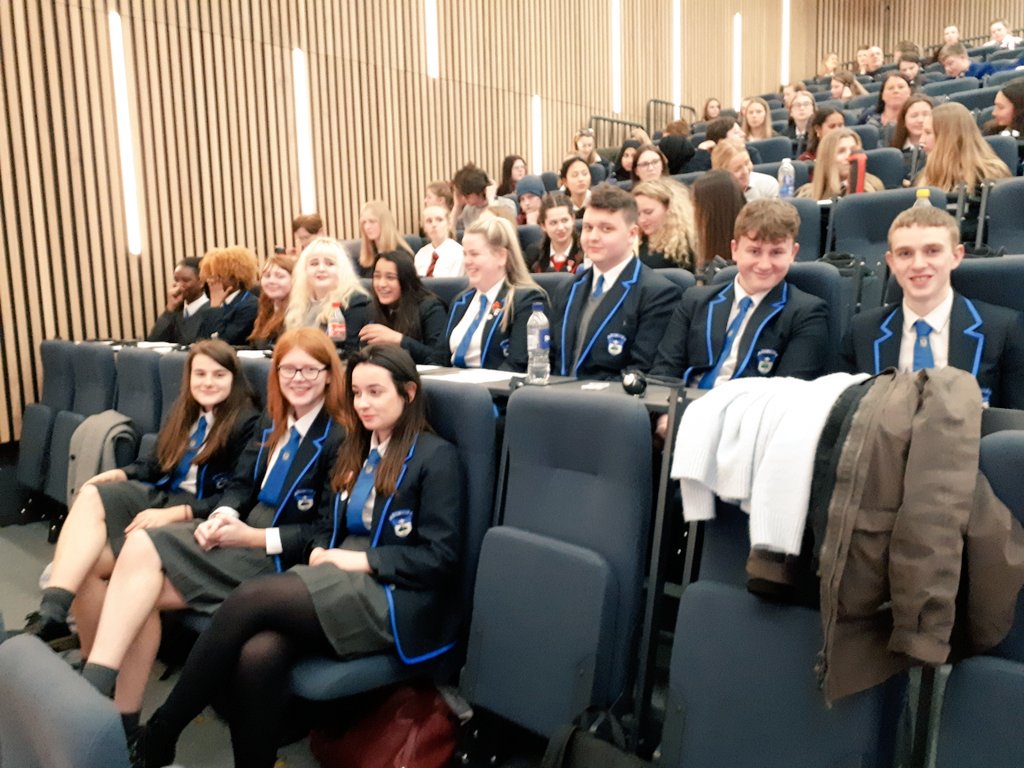 Holyrood_MLangs's tweet image. Team Holyrood representing at Heriot Watt multilingual debate #HWAUMLD