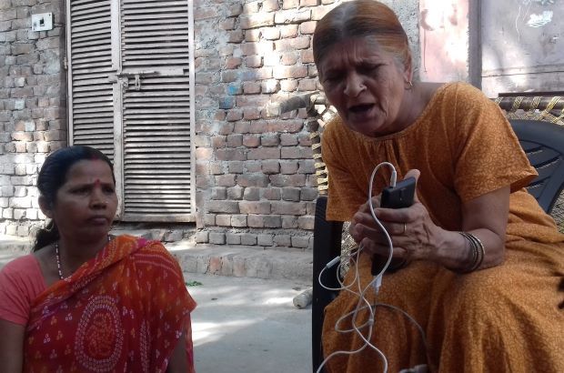 waccglobal's tweet photo. Happiness is being able to communicate and having access to all forms of communication. This migrant women learned how to use a cell phone to browse the Internet during a digital media workshop conducted by our partner, @IdeosyncMedia in #Delhi #InternationalDayOfHappiness https://t.co/iGSyatJCKy