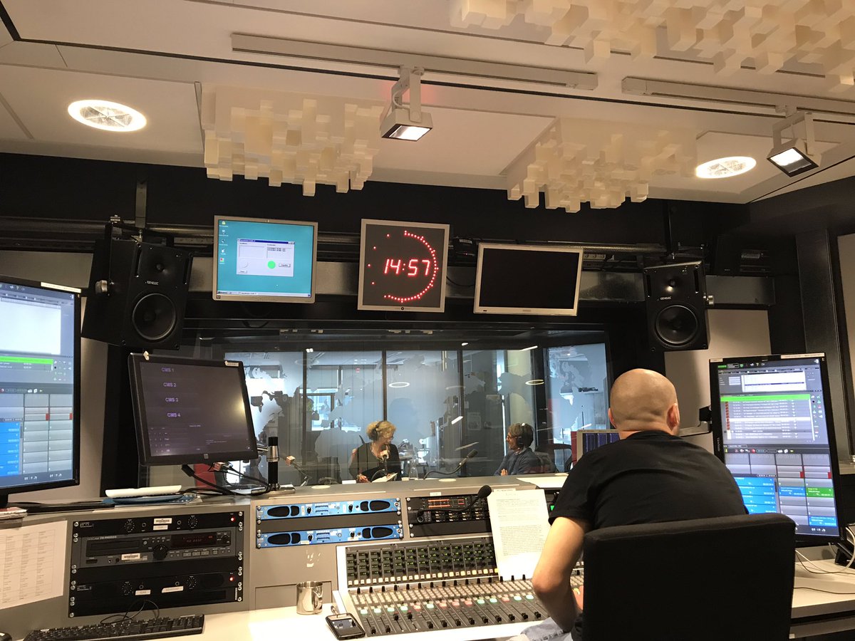 martinabangert's tweet photo. 🌋 Le géologue Arnaud Guérin et le réalisateur David Perrier sont invités de Caroline Lachowsky sur RFI @AutourQuestion pour parler de la série docu «Des #volcans et des hommes» tlj en semaine à 17h35 sur @ARTEfr jusqu’au 12/4 + replay jusqu’au 12/5 + beau 📙 chez #ARTEEditions https://t.co/KsdIu4OnXp
