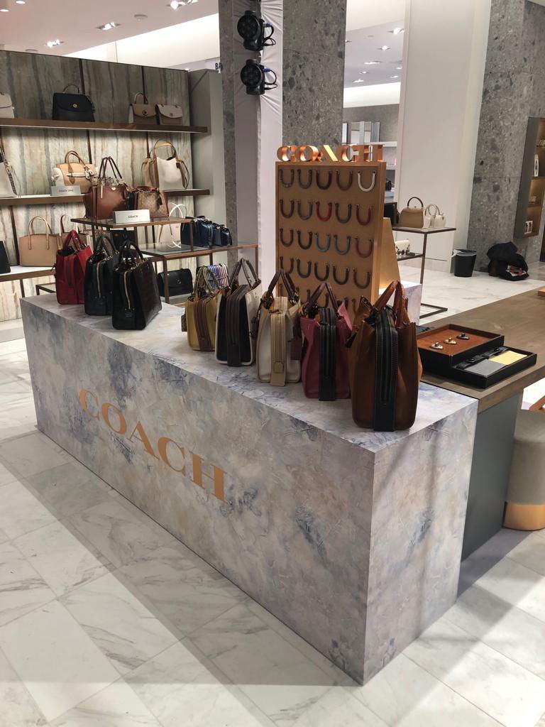 VisualCiti's tweet photo. Needed in my life, @Coach pop up shop π @HudsonYardsNYC @neimanmarcus #HelloHudsonYards
.
.
.
.
.
#visualciti #visualsoflife #visualmerchandising #merchandising #retaildesign #storedesign #PopupShop #visualprops #handbags #signage #beauty #prop #coach #hudsonyards #neimanmarcus https://t.co/tYtw14JAn8