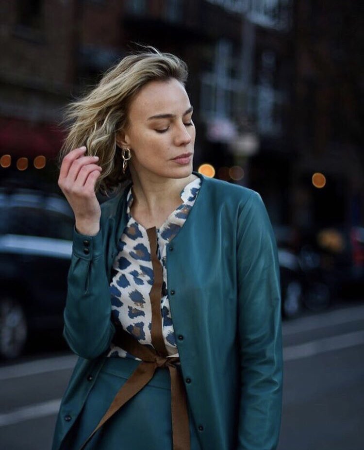 YonaNewYork's tweet photo. Windy NYC days 🌬 
#yonanewyork #luxuryhasnolimits https://t.co/Kr3gGLzCGZ