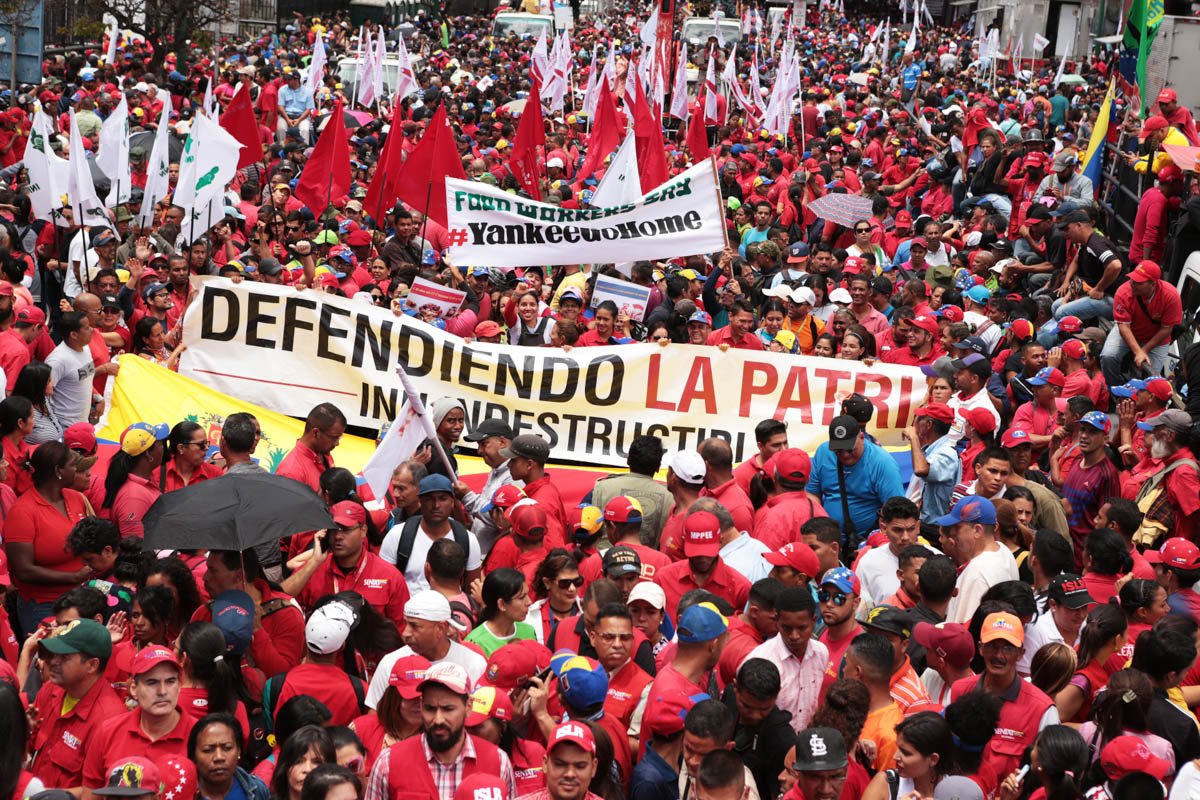 mippci_ven's tweet photo. #20Mar | 📣LA ETIQUETA DEL DÍA! ⏩#PuebloUnidoJamásSeráVencido

Cmdte. Hugo Chávez: “Demostremos al mundo que un pueblo unido jamás será vencido. Mantengamos leales, fuertes, y alertas por la Patria, pero unidad y más unidad por encima de todas las dificultades”. https://t.co/7VGsYyFkBI