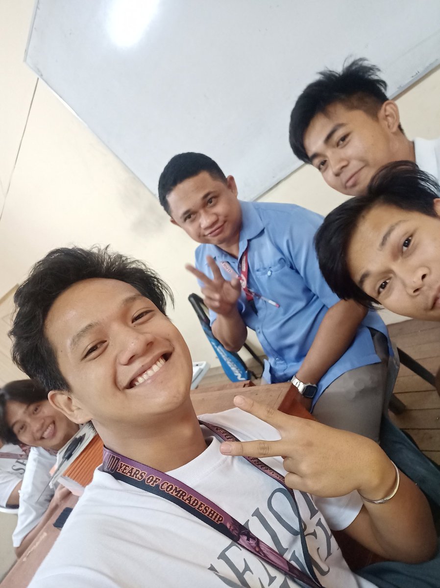 yvnnnnnn's tweet photo. My first picture with you is the #TeamPanag kasi nga katatapos ng exam namin sa inyo. Nagjoke kayo para mabawasan nararamdaman nung mga mababa ang nakuha. https://t.co/YWHyqvPasR