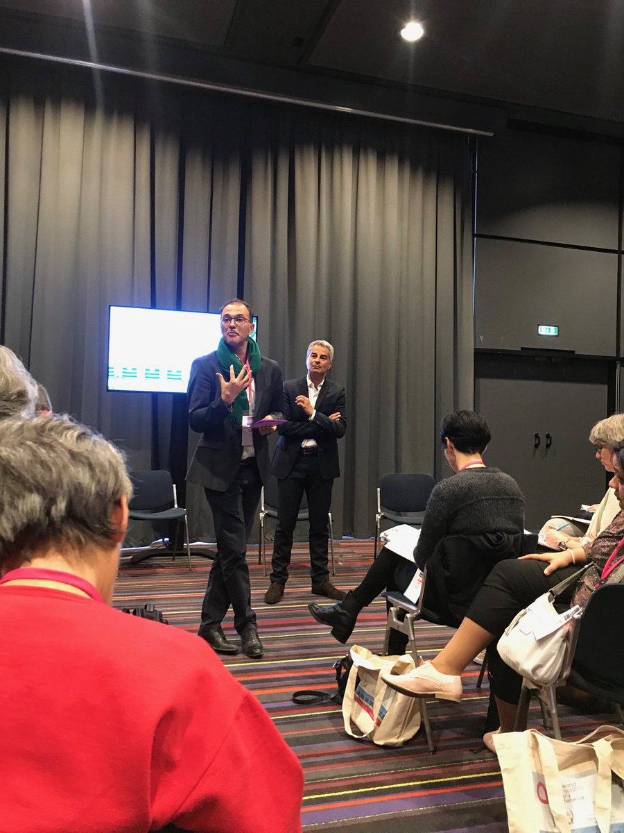 MarionChoppin's tweet photo. #WAIC2019 « les neurosciences nous démontrent que l’humain est fondamentalement bon » David Da Fonseca , psychiatre &amp; praticien de l’AI #prosociaux #AppreciativeInquiry https://t.co/m4aZzy70k2