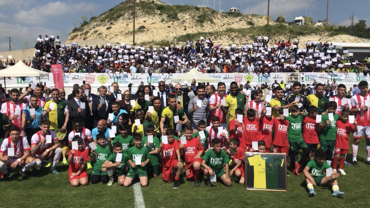 peaceandsport's tweet photo. 2019 #WhiteCard campaign is officially launched! Peace and Sport invite all of you to gather around the symbol of the peace-through-sport movement. Until April 21st, raise your #WhiteCard and post it on social media with the hashtag https://t.co/BV5ZLFcyB6