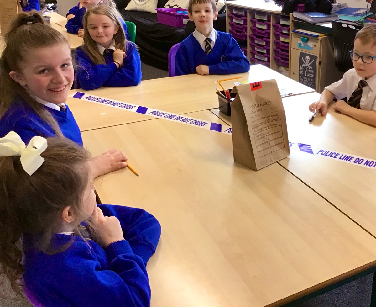 MrsOLees1's tweet photo. 5 OL Put their investigation hats on yesterday and assisted the Oz police in solving the mystery of missing Dorothy. They had great fun examining the evidence bags and picking which learning power tools would help them in completing their job #welovelearning @BCoppiceAcademy https://t.co/bMaPBuzLwV