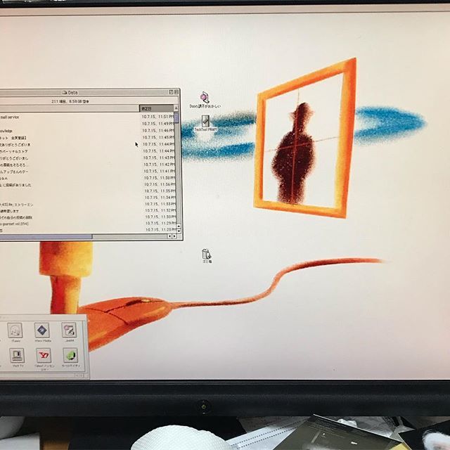 suaruki's tweet image. 捨てる前に立ち上げてみたら、なんと起動したMacintosh G4、ポリタンク。すっごい残したいデータばかりなんだけど、Mac miniにどうやったら繋がるのかわからない(&amp;gt;_&amp;lt; )。USB HDDは認識しない。｡･ﾟ･(´^｀*)･ﾟ･｡
＃MacG4 instagram.com/p/BvO2NHJgDqY/