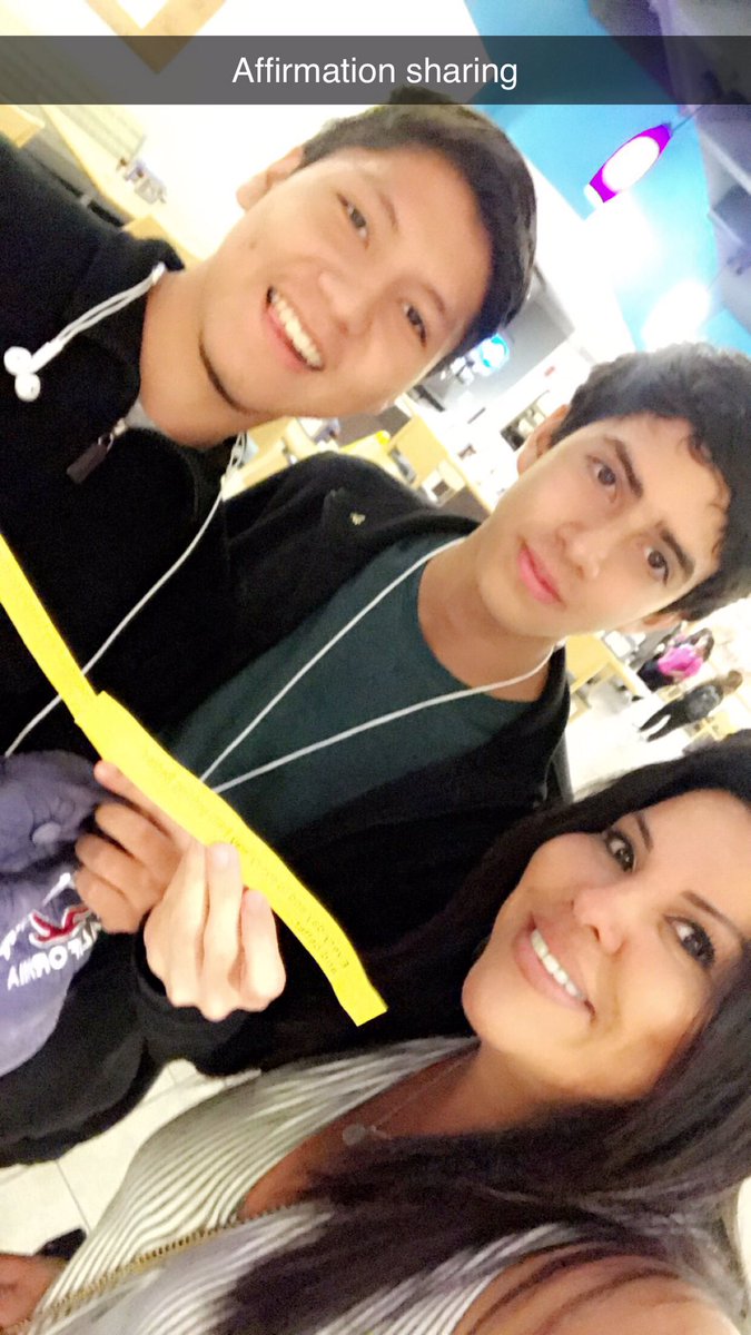 SPbcsd's tweet image. #FIU #sharingaffirmationsticks #studentgoals #cantstopwontstop @DrOCruz @sarroyo529 @harveyoaxaca