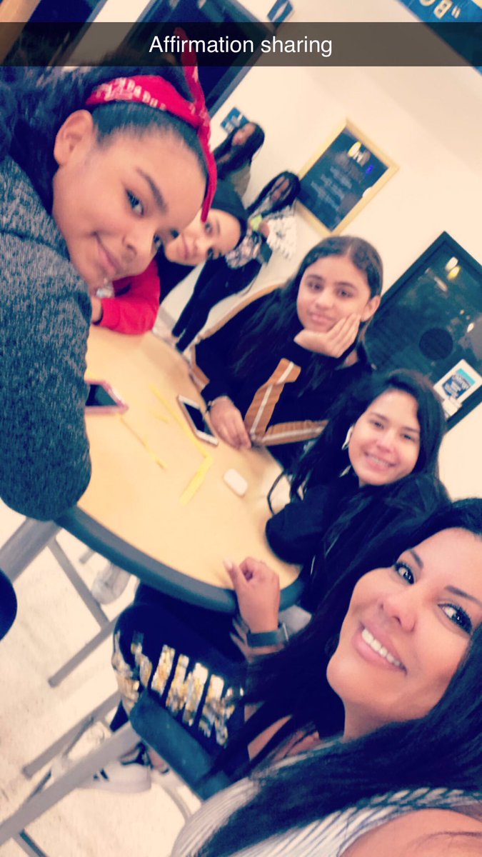 SPbcsd's tweet image. #FIU #sharingaffirmationsticks #studentgoals #cantstopwontstop @DrOCruz @sarroyo529 @harveyoaxaca