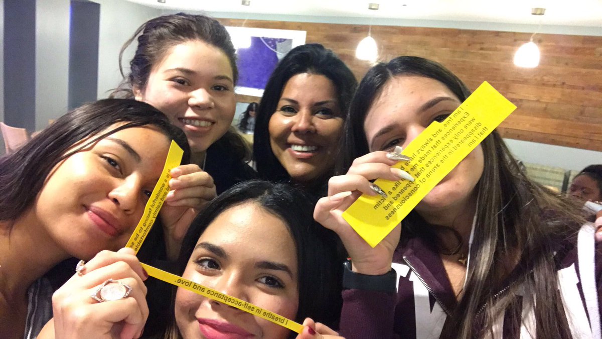 SPbcsd's tweet image. #FIU #sharingaffirmationsticks #studentgoals #cantstopwontstop @DrOCruz @sarroyo529 @harveyoaxaca