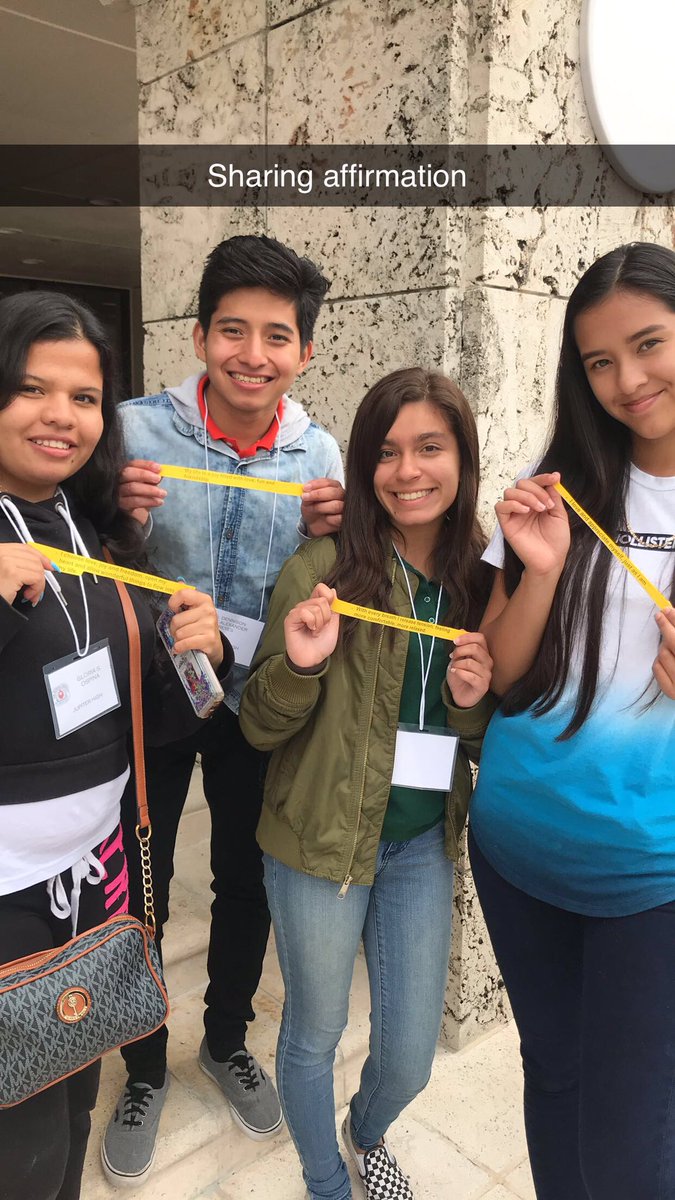 SPbcsd's tweet image. #FIU #sharingaffirmationsticks #studentgoals #cantstopwontstop @DrOCruz @sarroyo529 @harveyoaxaca