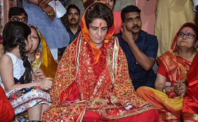 ekta0001's tweet photo. Close Enough 😂😂😂😂😂 https://t.co/9VL8tUH8ps