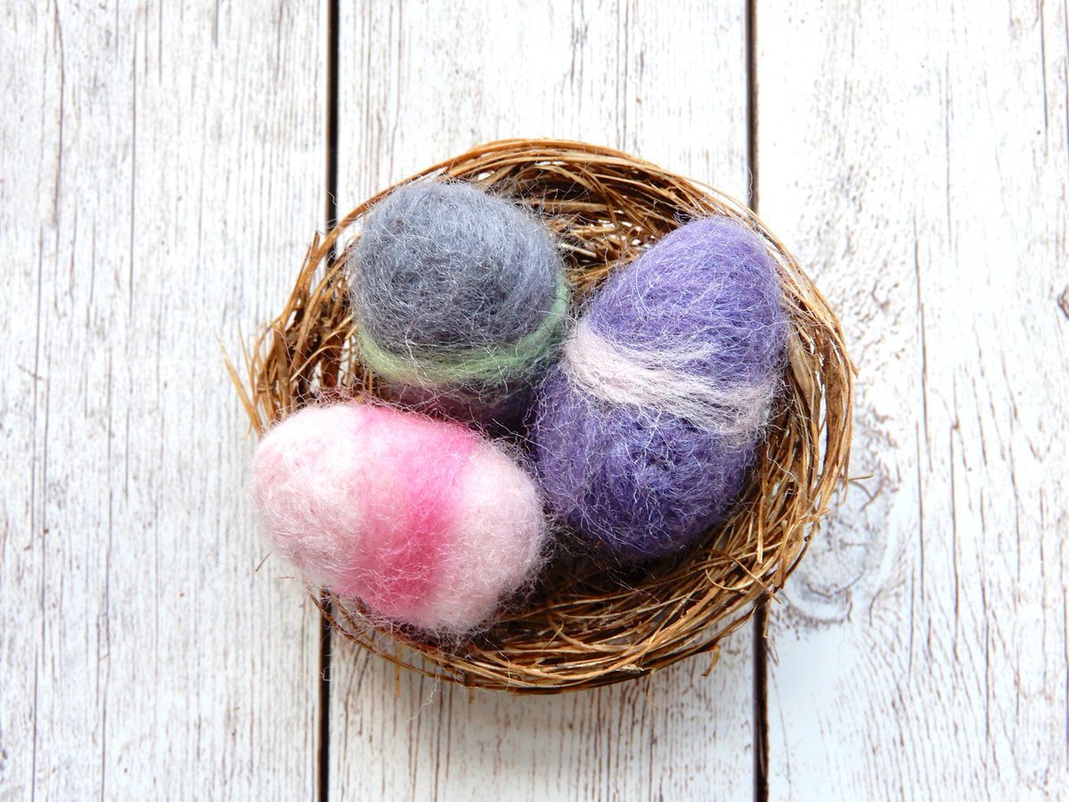 buck_lj's tweet image. Easter Nest Decoration, Little Birds Nest With Eggs, Mini Felted Eggs, Needle Felted Eggs, Easter Decor, Easter Table, Easter Gift. tuppu.net/ccc05002  #SpringDecorations