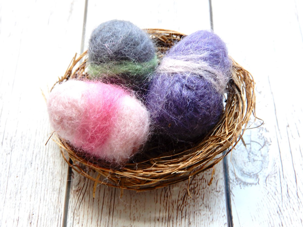 buck_lj's tweet image. Easter Nest Decoration, Little Birds Nest With Eggs, Mini Felted Eggs, Needle Felted Eggs, Easter Decor, Easter Table, Easter Gift. tuppu.net/ccc05002  #SpringDecorations