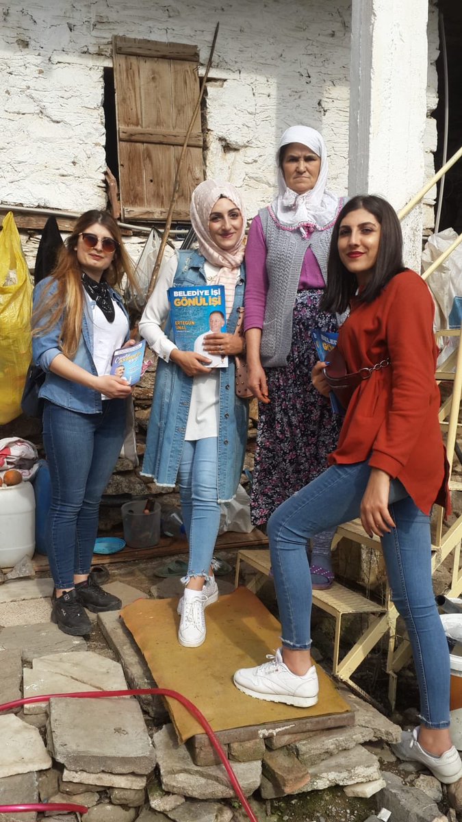 AKGencSHisar's tweet photo. MalgaçMustafa mahallemizi ziyaret ettik.
#Cumhurİttifakı
#GÖnülBelediyeciliği
#MemleketİşiGönülİşi
#TevazuSamimiyetGayretile
#öncemilletöncememleket
#sultanhisar #atça
#akgencliksh #malgaç https://t.co/HZ0FXjvPP7
