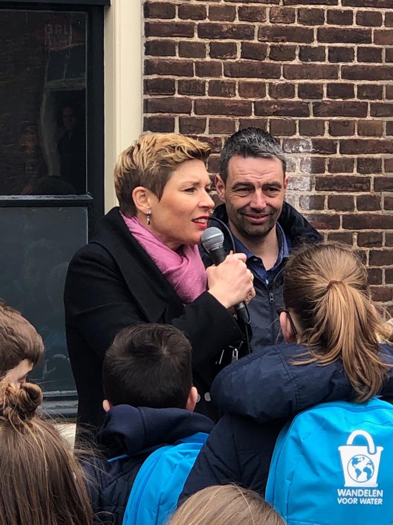 Op de dag dat gekozen mag worden voor een nieuw waterschapsbestuur, mocht ik samen net <a href="/ottowil/">Otto Willemsen</a> van <a href="/RotaryNL/">Rotary in Nederland</a> een cheque onthullen met daarop het mooie bedrag van €9.500 voor schoon water in Uganda. Klasse dat kinderen hiervoor 6 km hebben gewandeld met 6 ltr water op hun rug💦