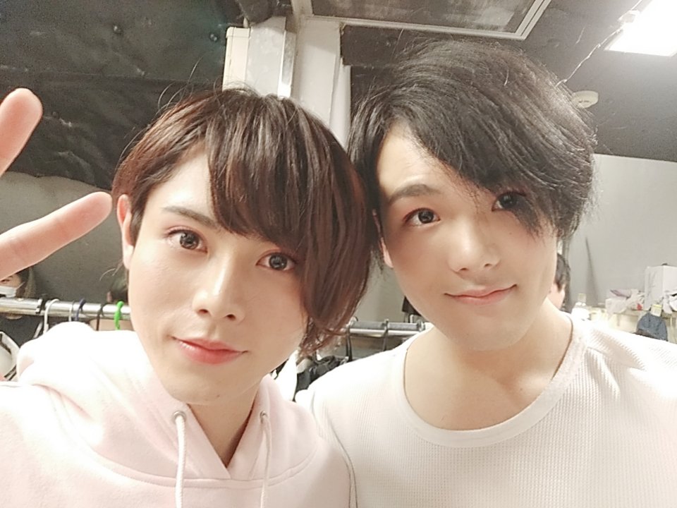 mononeko02's tweet photo. 公演6日目・Bキャストの
初日が無事終了しました！

Aキャストとは違うとこは
もちろん、Bしか見ないって方も
十分楽しめるメンバーで
お届けしまっす！！

終演後なつ君とパシャリ。
今後とも宜しくお願いしまーす！
#愛メソ https://t.co/vFU1mL5xHk
