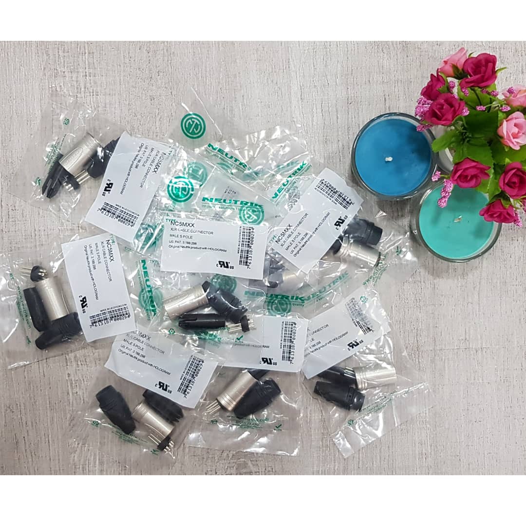 4kPromedya's tweet photo. 💫 #neutrik bnc ve konnektorler stoklarimizda 🎉🎈
#4kpromedya @NeutrikOfficial
#connector #xlr #bnc #3pin #5pin #blp9 #bfg7 #buu11 #sase #audio #video #kablo #cable #broadcast #media #kurulum #cables #television #obvan #reji #radio #project #in #office #stock #goruntu https://t.co/n6HaziDwjB