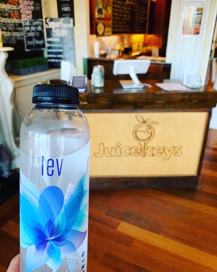Levridgewellnes's tweet photo. Grab a bottle of LEV to go @Juice_Keys on Falls of the Neuse road!
#organic #levlife #levridgebeverage #madeinraleigh #juicekeysraleigh #floweressences #LEV #Raleigh https://t.co/SmVhktyVxT