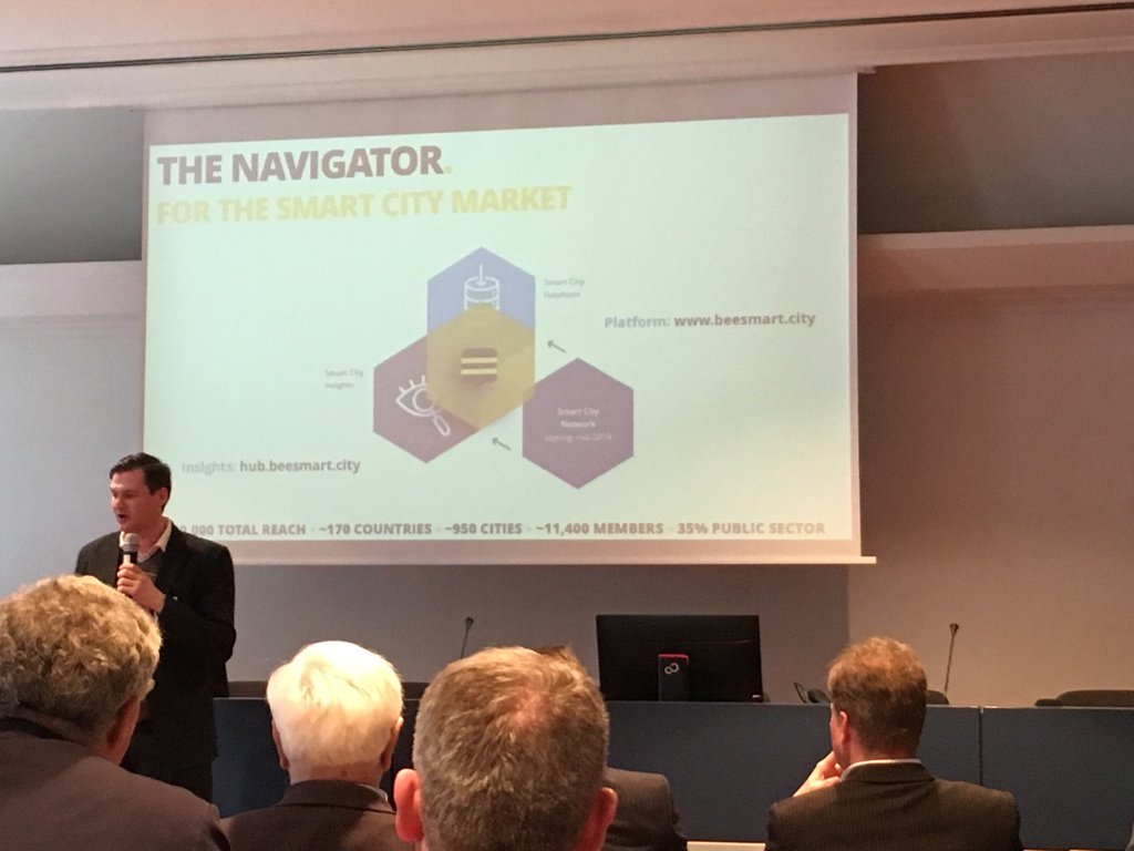NRWEuropa's tweet photo. #Euregio Business Angels Forum gibt erstem Pitch Plattform @beesmartcity aus #Mülheim. Navigation im Markt - Global Rollout steht before. #B2B2G #smartcities #digital @ihkdus @NRWBANK @AngelengineE #UN https://t.co/WopkVMUY14