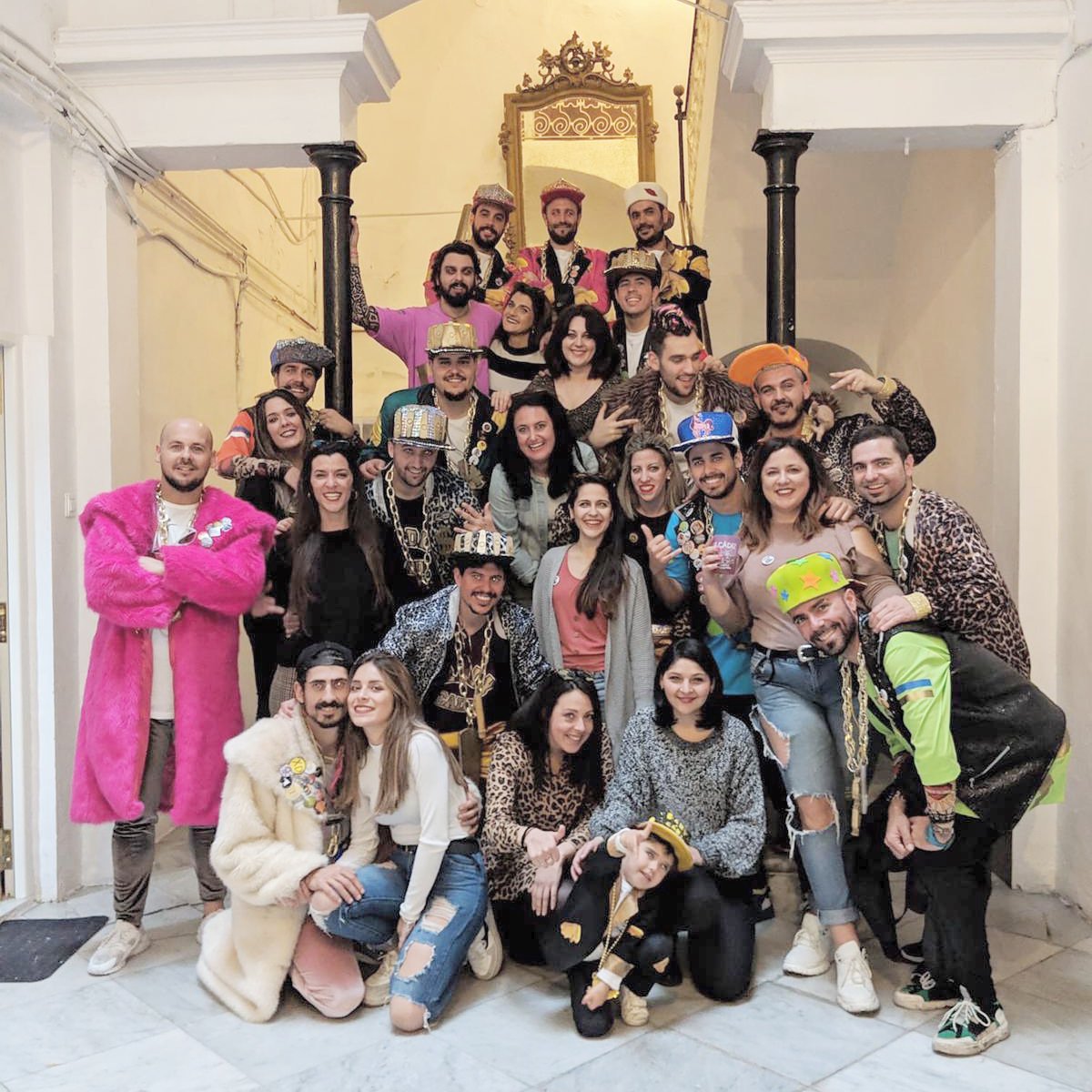 lachirisevilla's tweet photo. Es el dia internacional de la felicidad, se puede estar mas feliz despues de un gran año? Y estar siempre rodeado de esta familia? #diainternacionaldelafelicidad #DaddyCadi #felicidad #familia #carnaval https://t.co/0Vpc0SBfRg