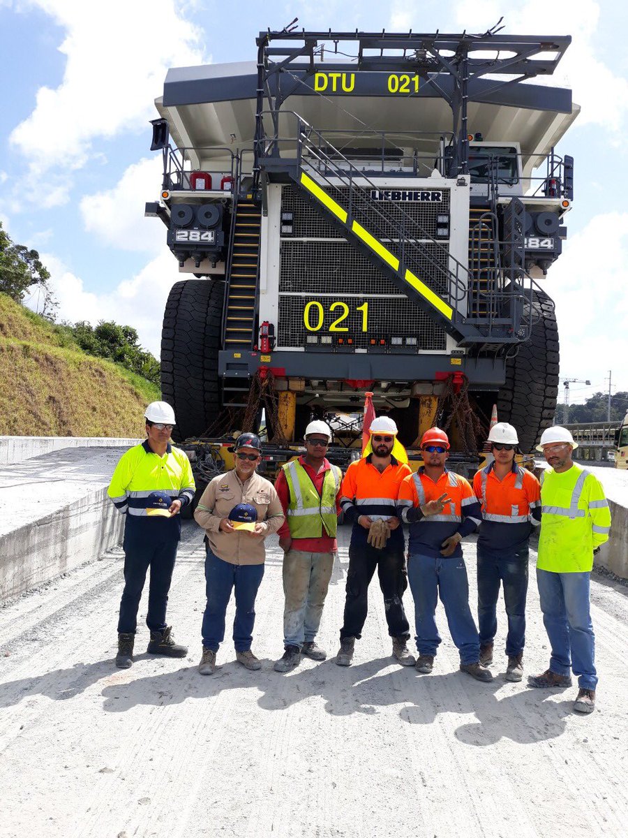 Cobre_Panama's tweet photo. Felicitamos a los Campeones de Seguridad del mes de febrero 2019, Giovanni Castro (Supervisor) y Rodrigo Rico (Operador del Cabezal), quienes participaron en los 21 traslados de los camiones #T284, del puerto a la mina, de forma segura y exitosa. ¡Bien hecho muchachos! 😎👍 https://t.co/h1GULHwTVG
