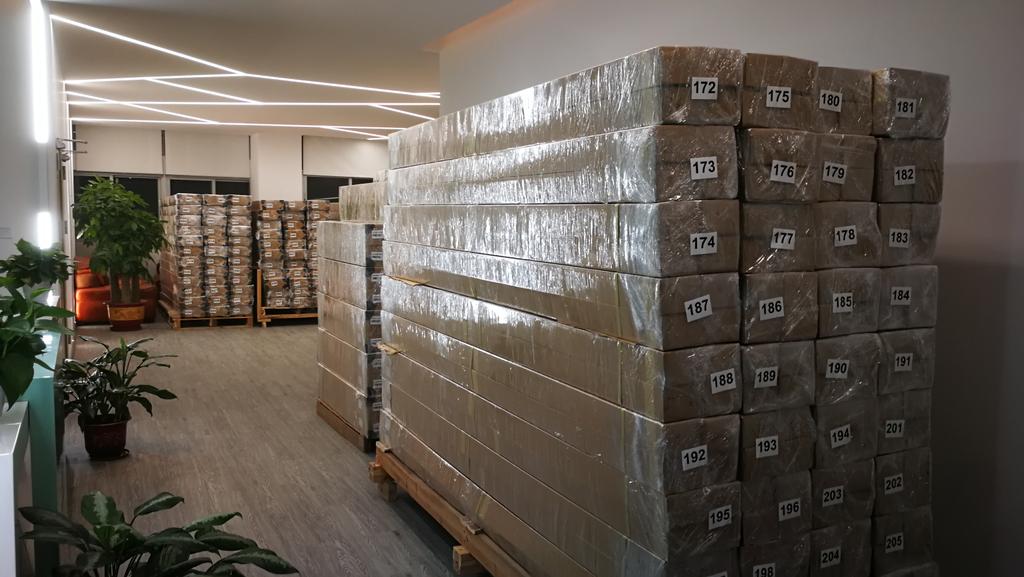 BLUEVISIONLED's tweet image. Finish production on schedule, wait for container loading tomorrow morning...

Bluevision LED, linear lighting solutions provider!