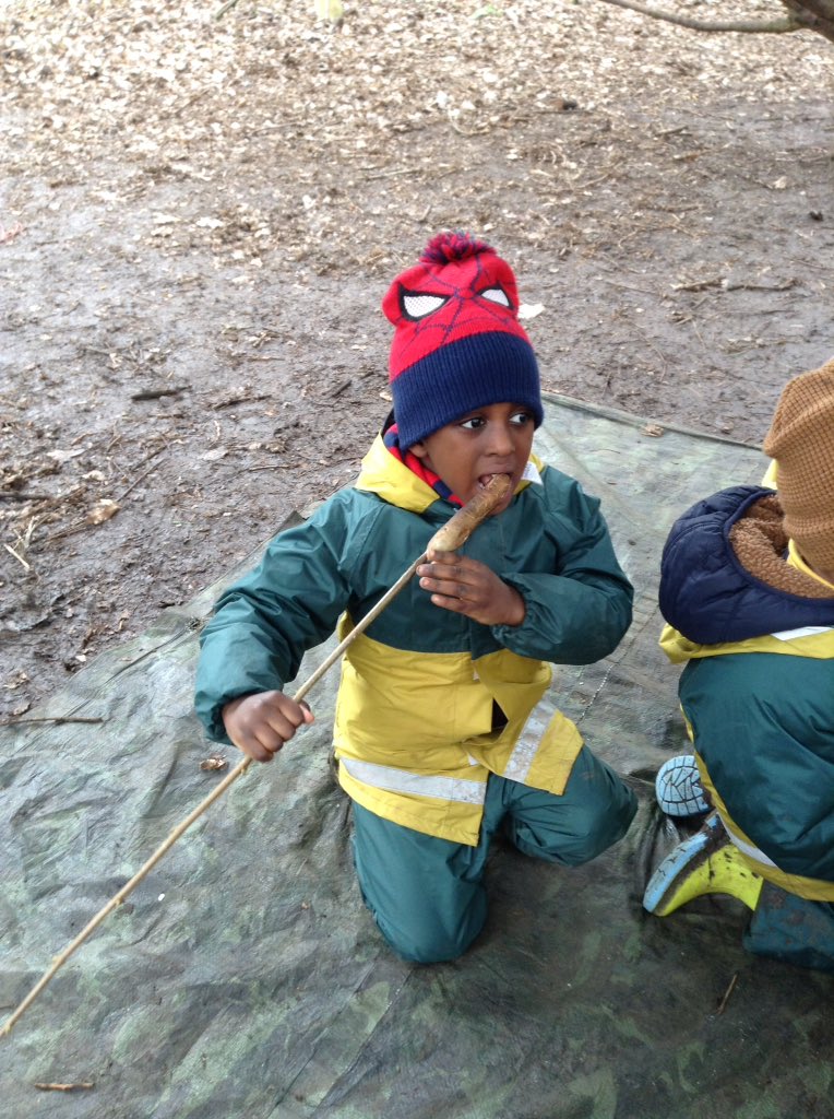 Miss_SAPeiffer's tweet photo. Another brilliant #forestschool session enjoying the rainy muddy forest and cooking our very own #bread on sticks over an open fire π₯ #weloveforestschool #welovetheoutdoors #fire #stickbread @Morningside_ps @MissSDorney https://t.co/td23gv2dEZ