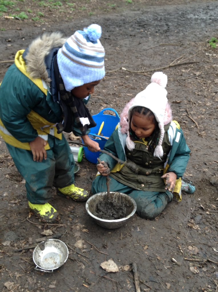 Miss_SAPeiffer's tweet photo. Another brilliant #forestschool session enjoying the rainy muddy forest and cooking our very own #bread on sticks over an open fire π₯ #weloveforestschool #welovetheoutdoors #fire #stickbread @Morningside_ps @MissSDorney https://t.co/td23gv2dEZ