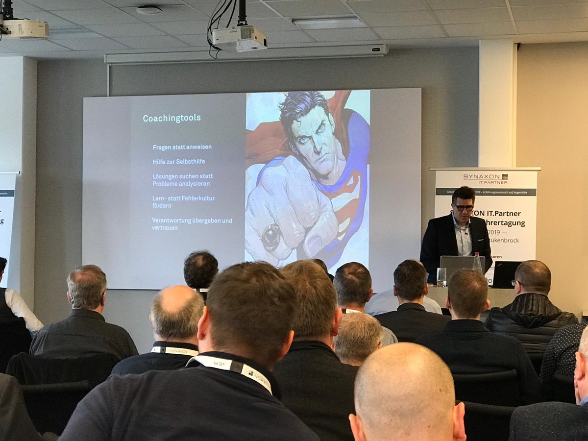 REALCLOUD_de's tweet photo. Superman war gestern, Guardian of the Galaxy heißt das neue Führungsmodell! Spannender Vortrag von @jockel280968 bei der @SYNAXON Geschäftsführertagung 2019 https://t.co/Ta6CcinH9V